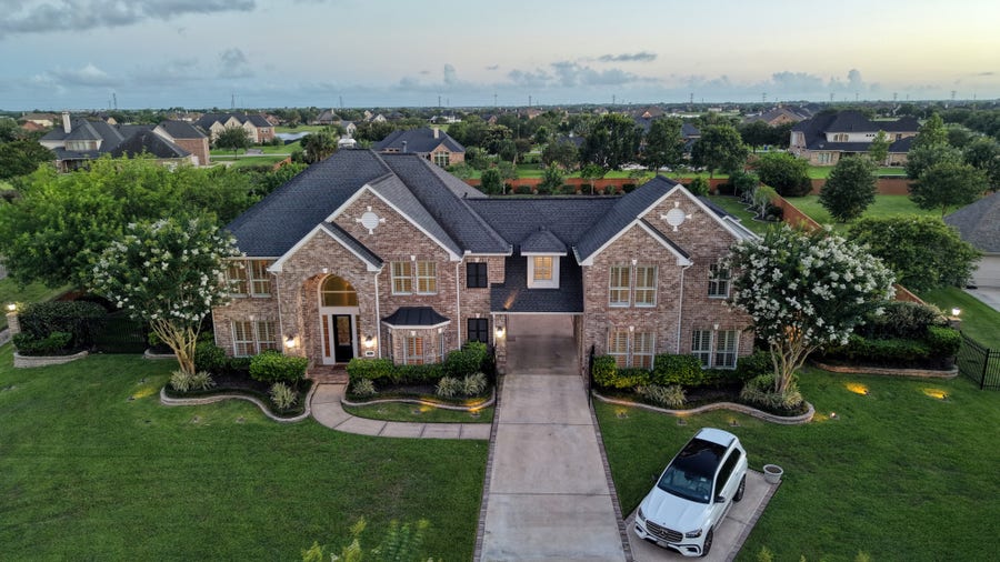 Property photo for 3960 Pebble Brook Drive, League City, TX