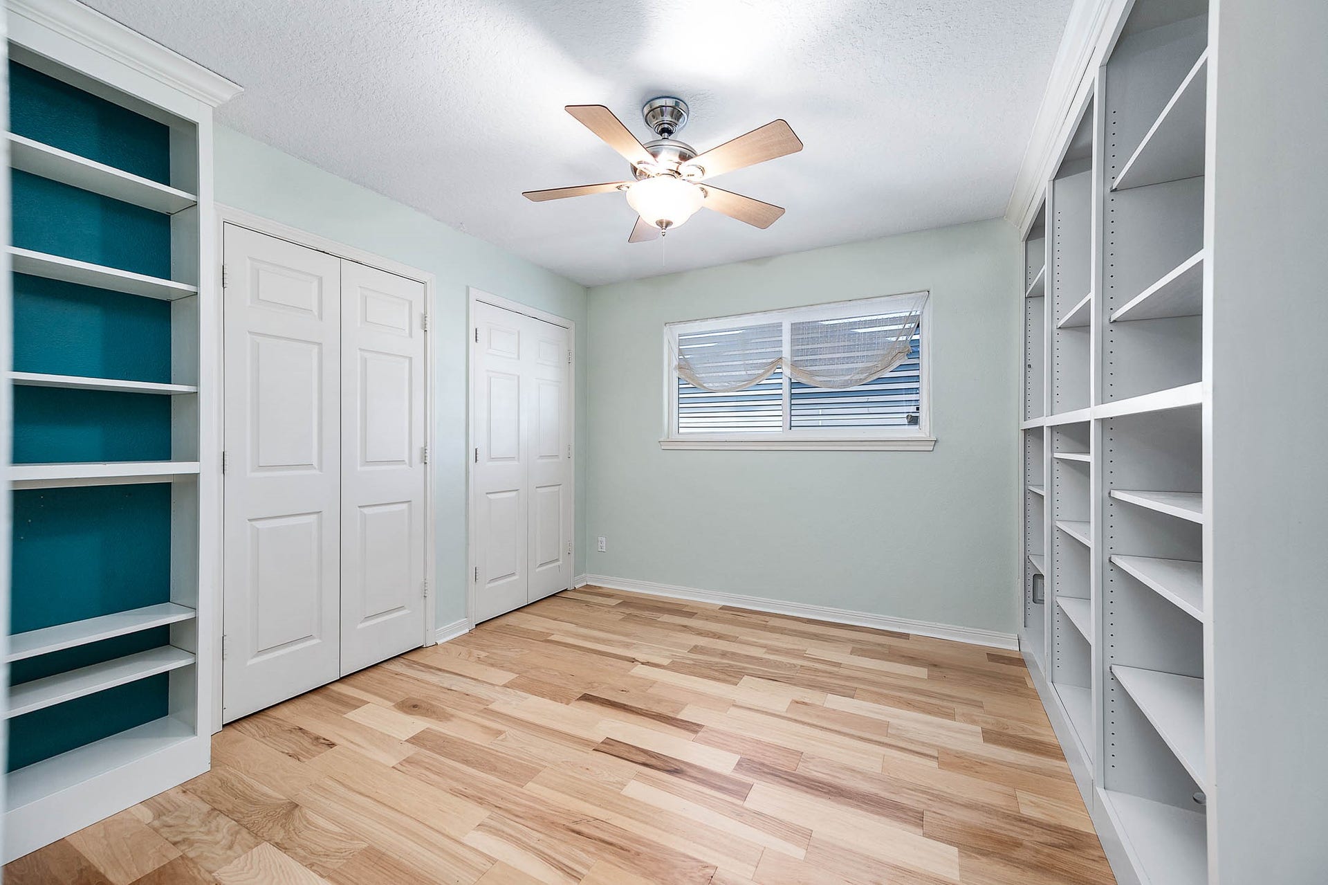 837 Marlin Street, Bayou Vista, TX 77563
