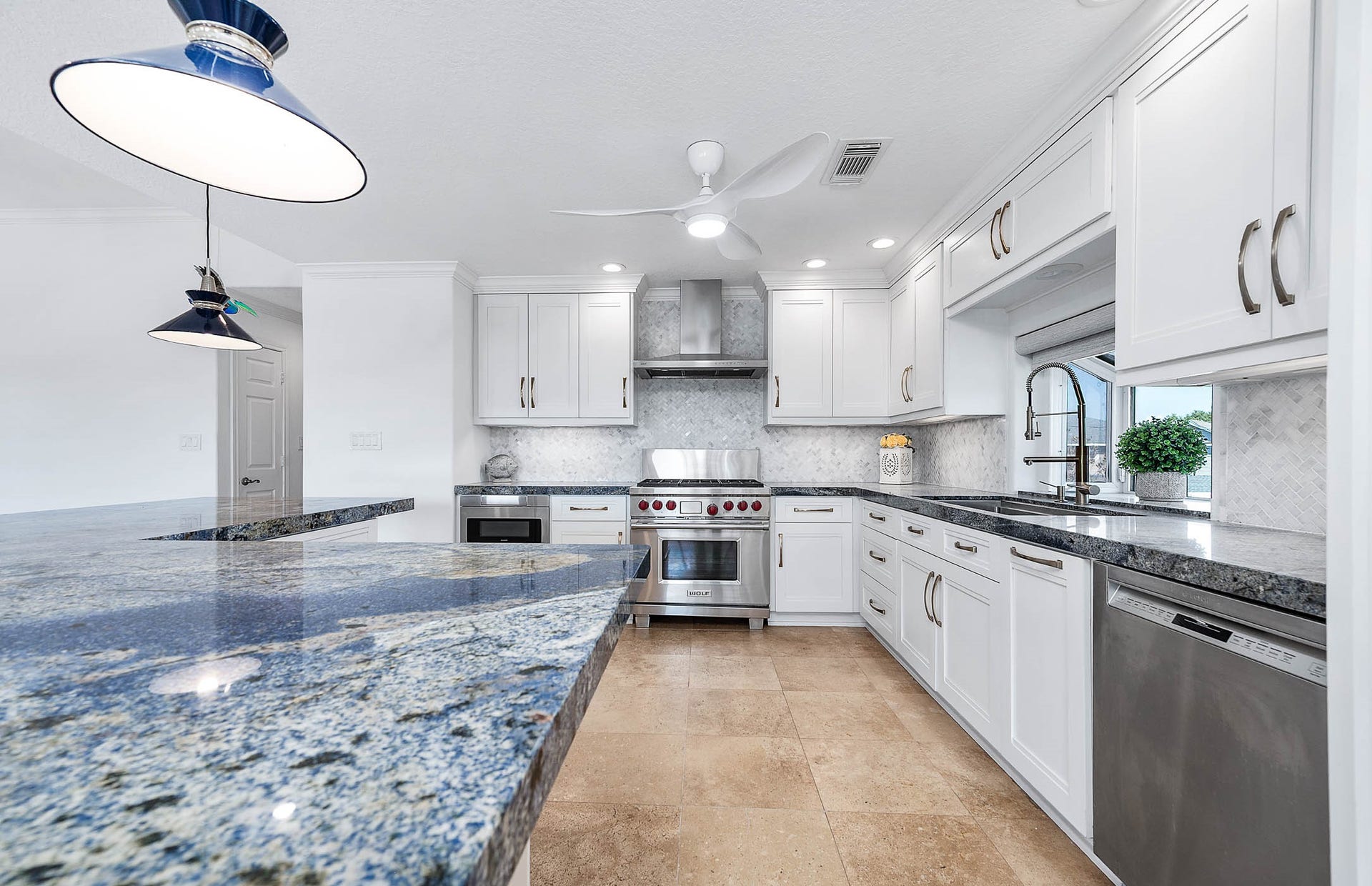 837 Marlin Street, Bayou Vista, TX 77563