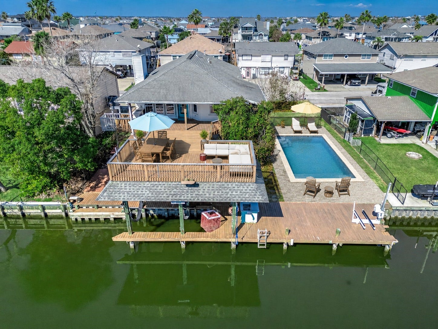 Virtual pool placed to show possibilities on the lot.