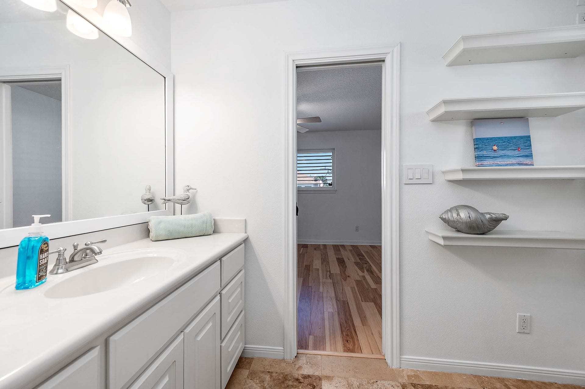 837 Marlin Street, Bayou Vista, TX 77563