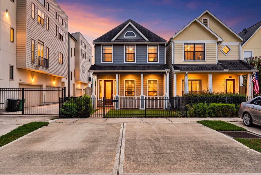 Property photo for 822 W 22nd Street, Houston, TX
