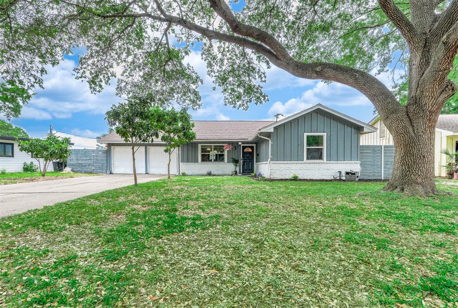 Property photo for 7230 Edgemoor Drive, Houston, TX
