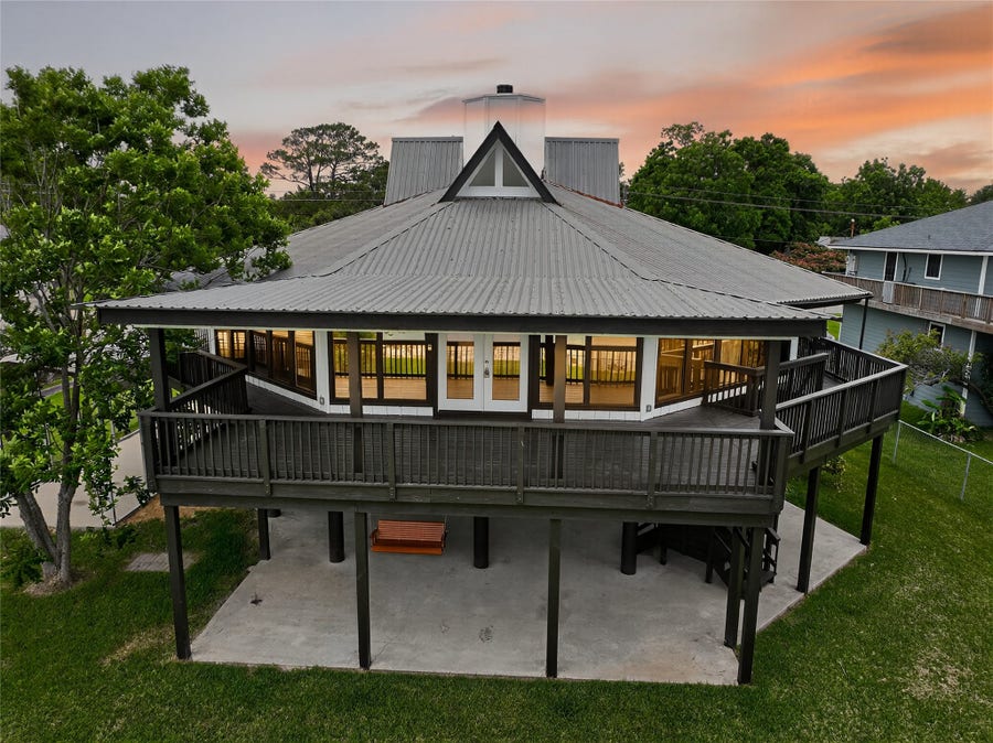 Property photo for 110 Bayou Drive, Baytown, TX