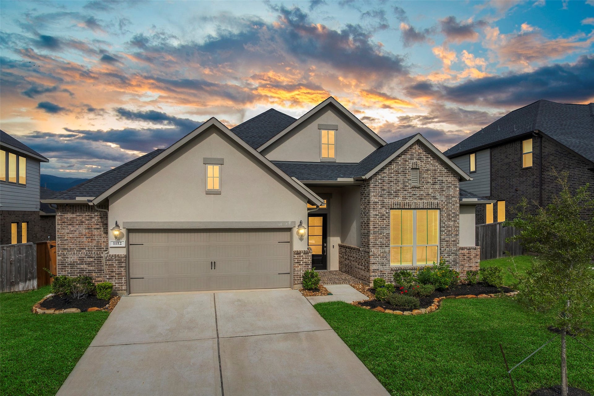 1112 Sienna Forest Lane, Pinehurst, TX 77362 Welcome charming brick, stucco and stone exterior.