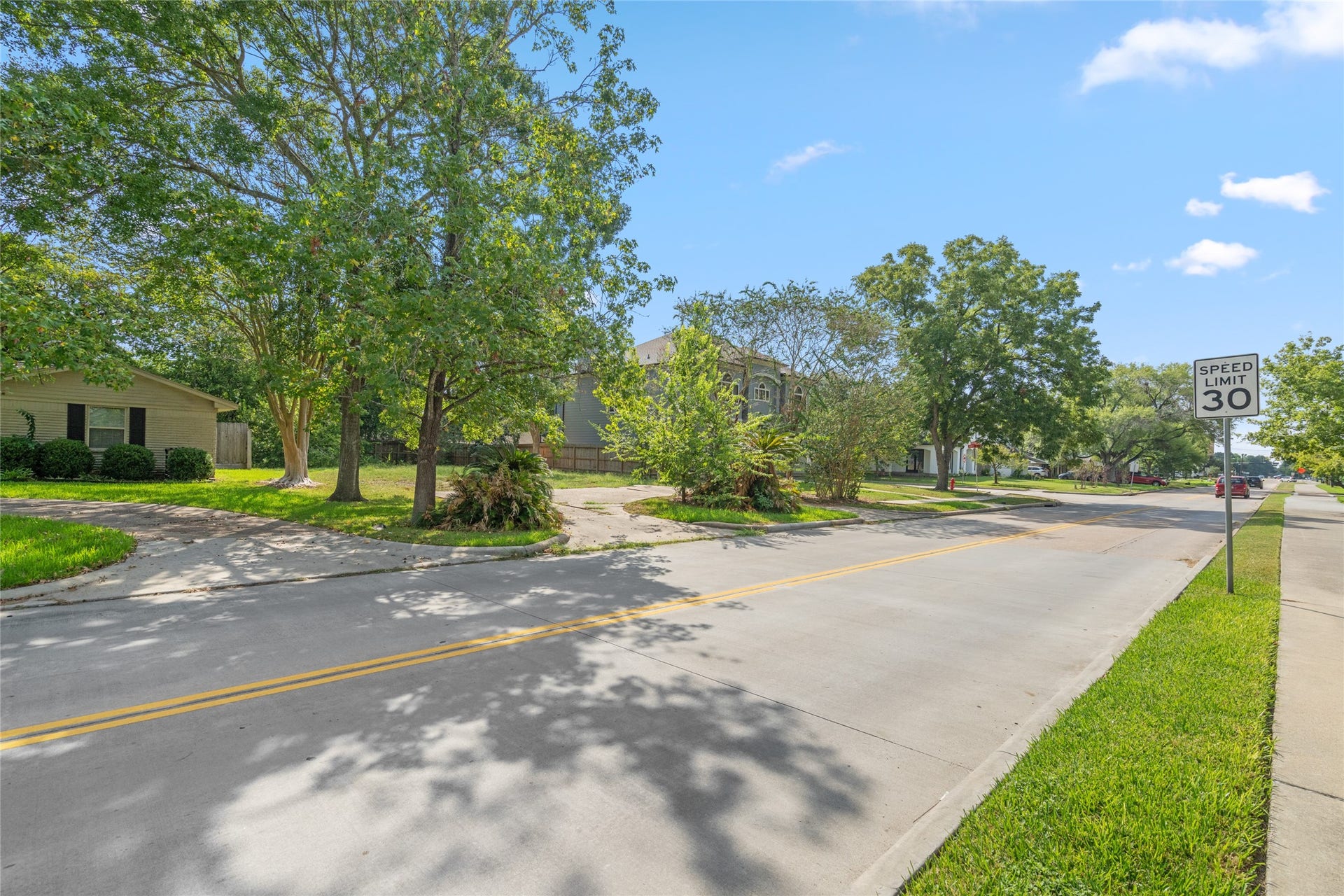 5517 Newcastle Street, Bellaire, TX 77401