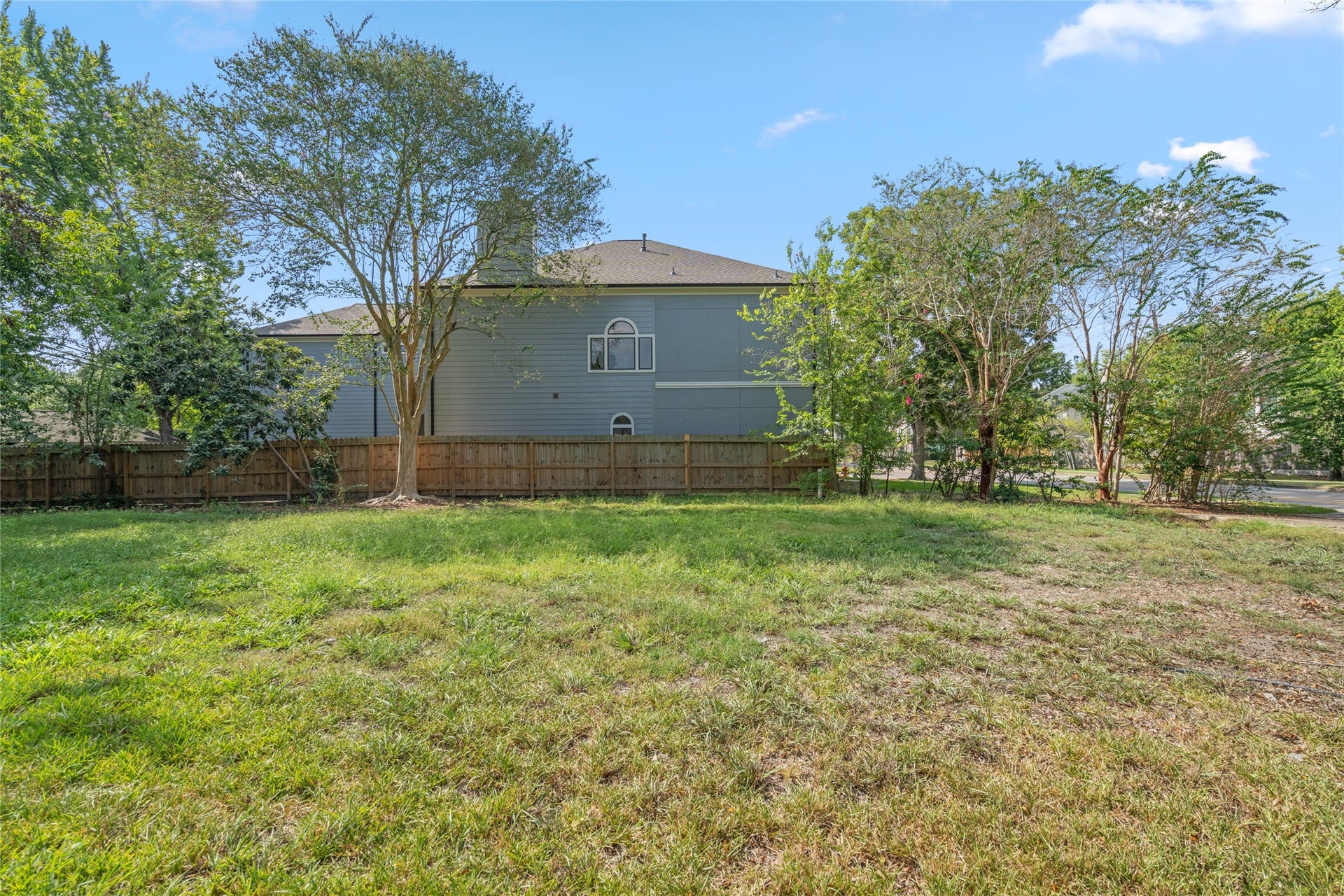 5517 Newcastle Street, Bellaire, TX 77401