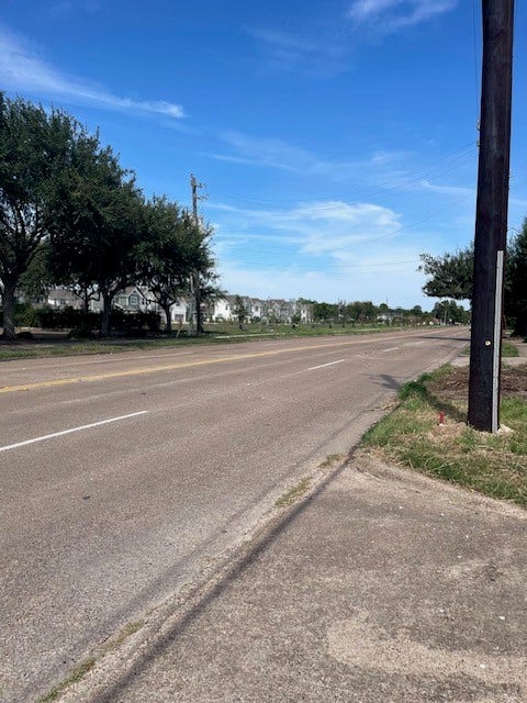408 B Vista Road, Pasadena, TX 77504 Spacious road with easy access, ideal for convenient commuting.