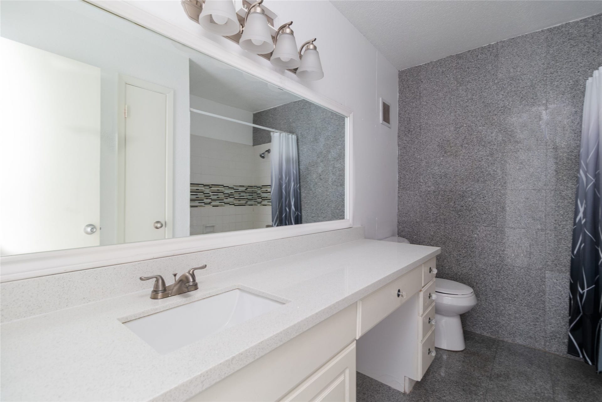 6202 Skyline Drive, #29, Houston, TX 77057 6202 Skyline Drive, #29, Houston, TX 77057