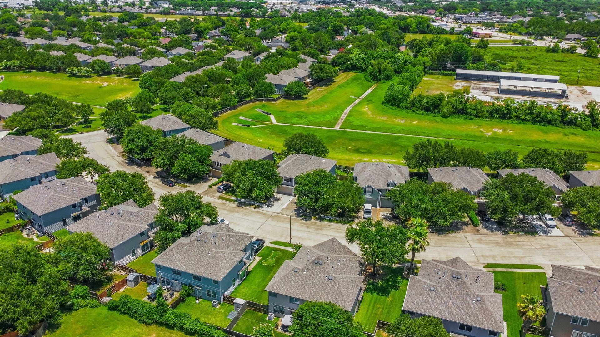 238 Drake Run Lane, Dickinson, TX 77539 Local attractions just minutes from home