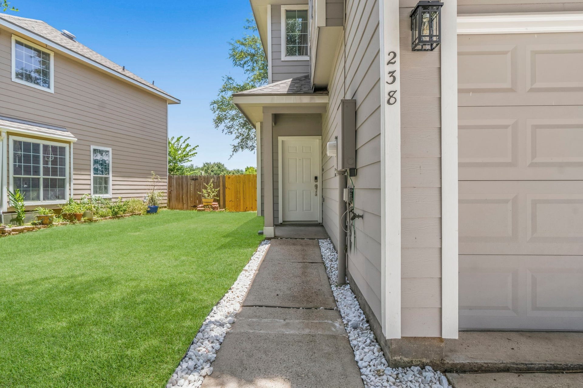 238 Drake Run Lane, Dickinson, TX 77539 Newly Remodeled Home with luxury and modern finishes