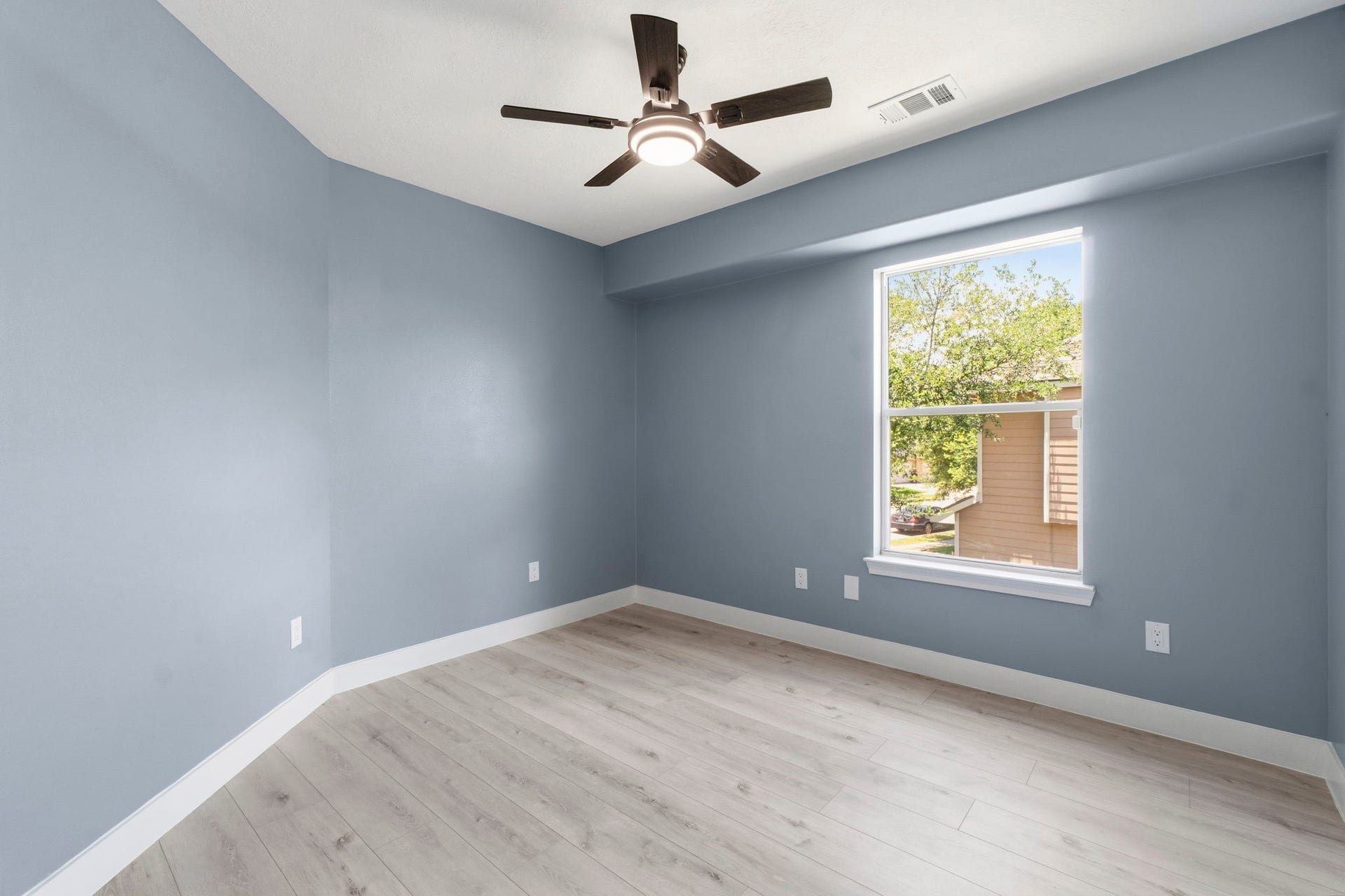 238 Drake Run Lane, Dickinson, TX 77539 All bedrooms have laminate wood floors and upgraded baseboards