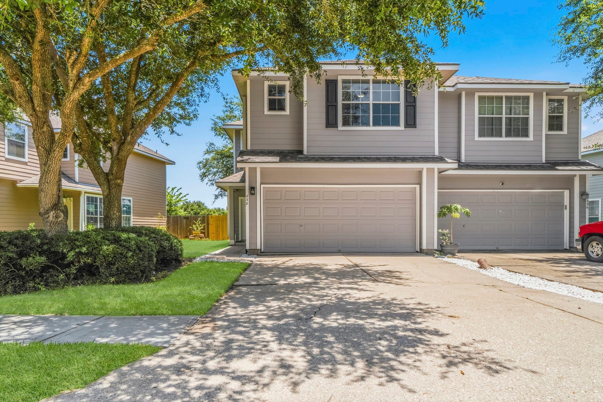 238 Drake Run Lane, Dickinson, TX 77539 Plenty of parking space