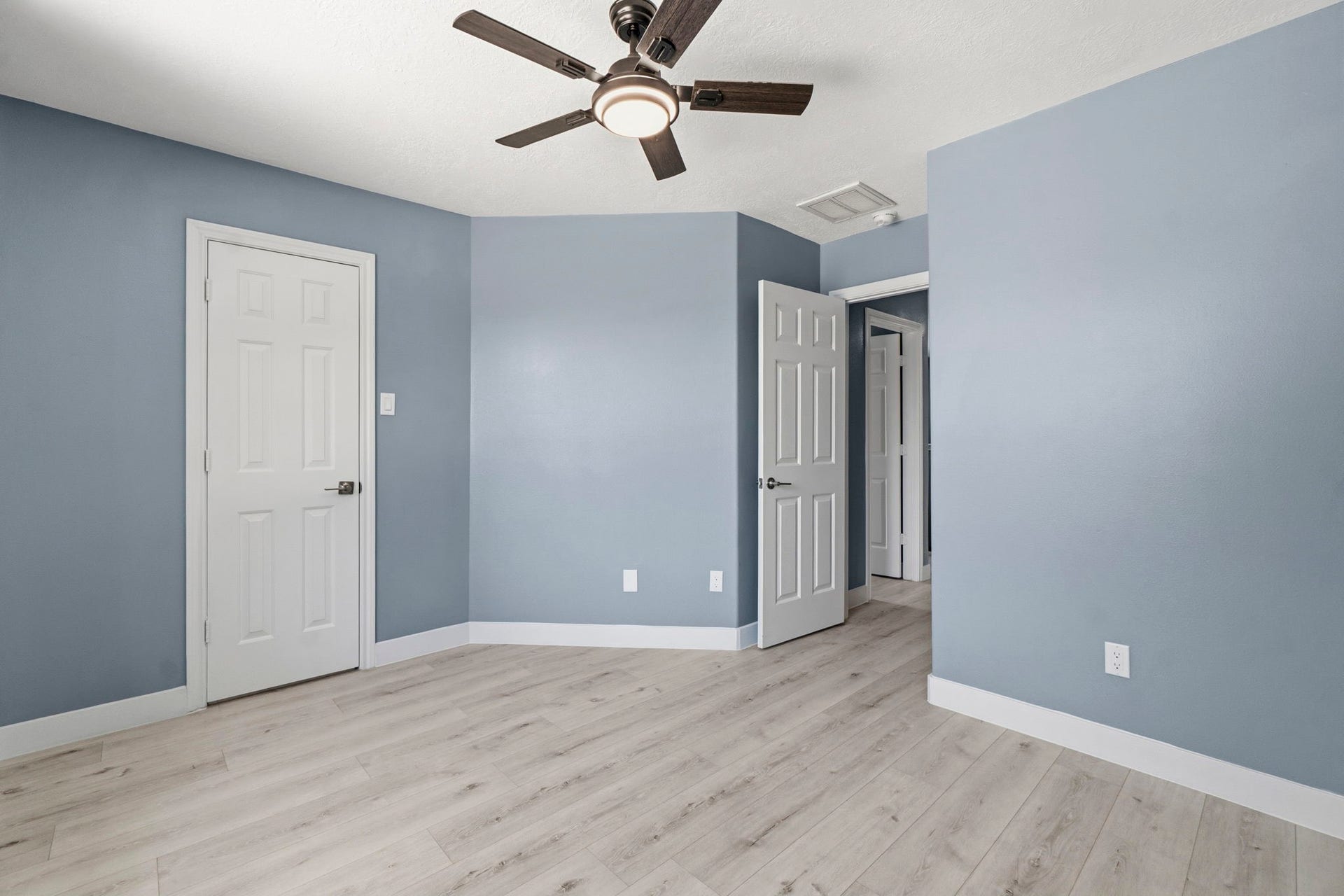 238 Drake Run Lane, Dickinson, TX 77539 Fresh interior paint enhances every room with a bright, clean look.