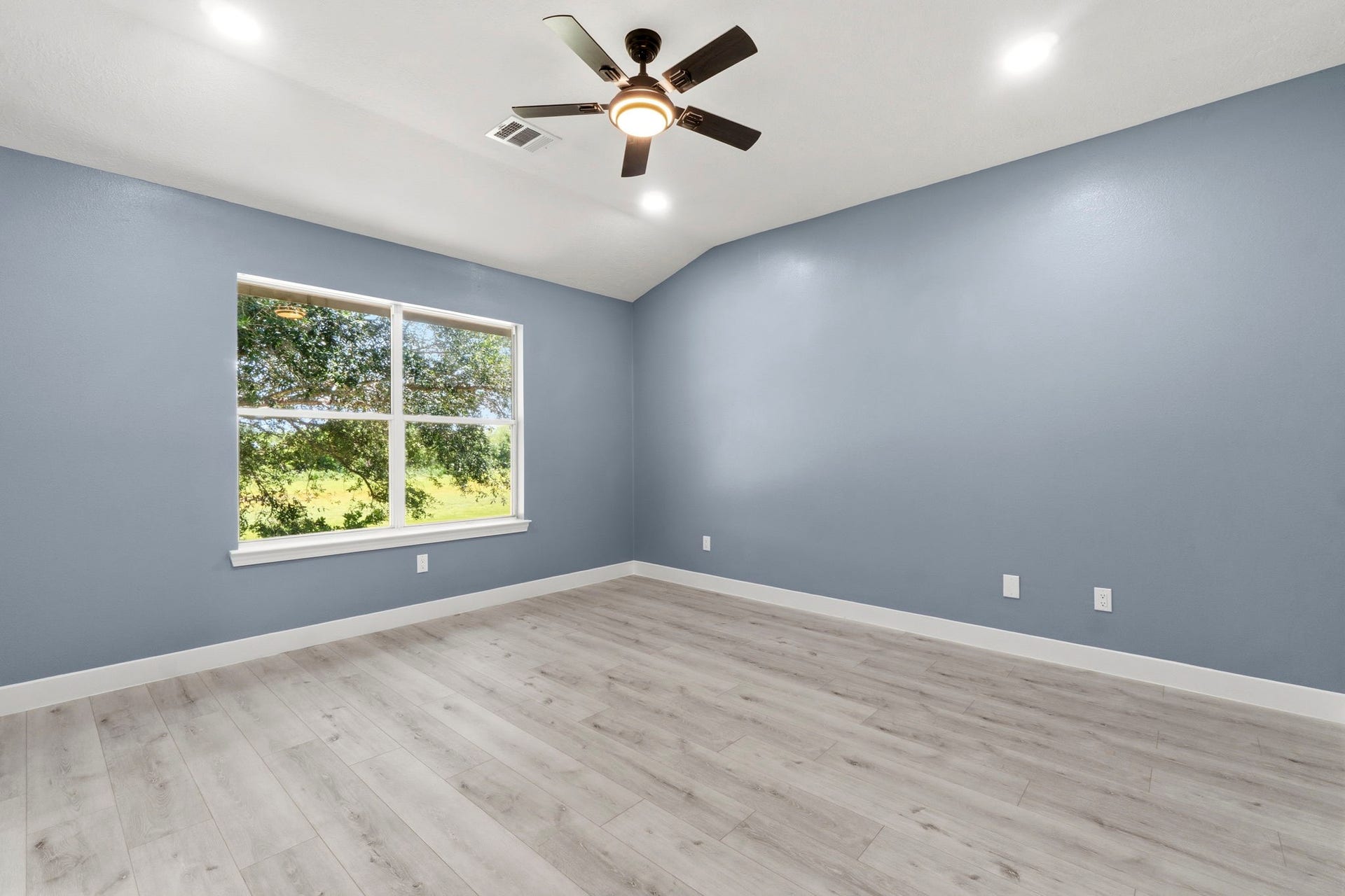 238 Drake Run Lane, Dickinson, TX 77539 Fresh paint and large window for natural light