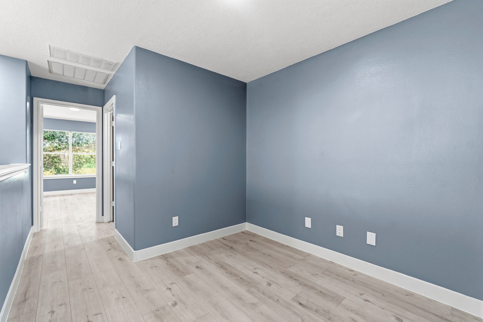 238 Drake Run Lane, Dickinson, TX 77539 Open Flex area can be study room, second living room, gameroom, hobby room. Possibilities are endless
