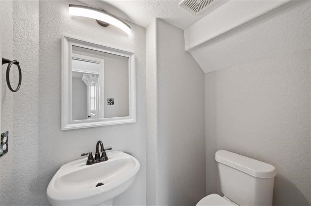 22438 Toronado Ridge Lane, Porter, TX 77365 Small bathroom downstairs!