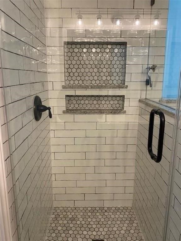22438 Toronado Ridge Lane, Porter, TX 77365 Updated showers!