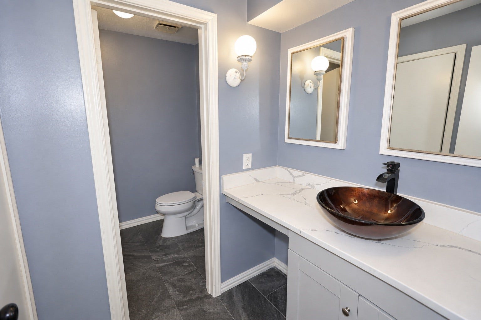 12034 Meadowdale Drive, Meadows Place, TX 77477 Full bathroom located upstairs