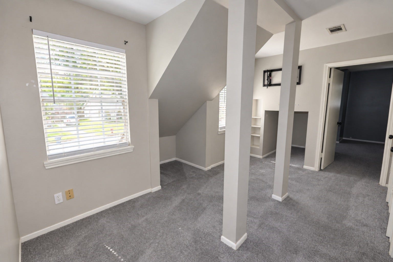 12034 Meadowdale Drive, Meadows Place, TX 77477 Large game room located upstairs includes a reading nook