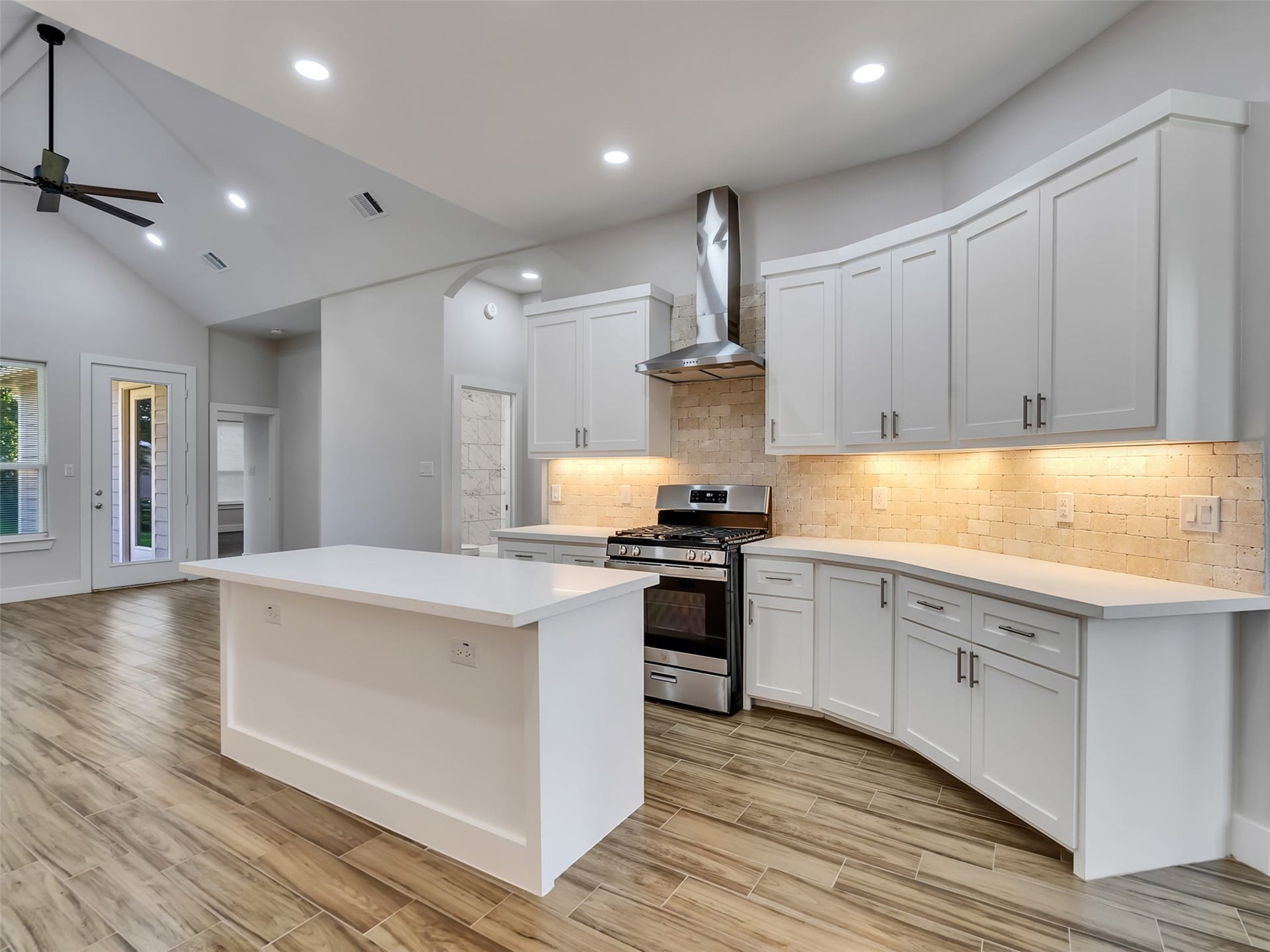 4106 Hill Avenue, Dickinson, TX 77539 Beautiful quartz countertops
