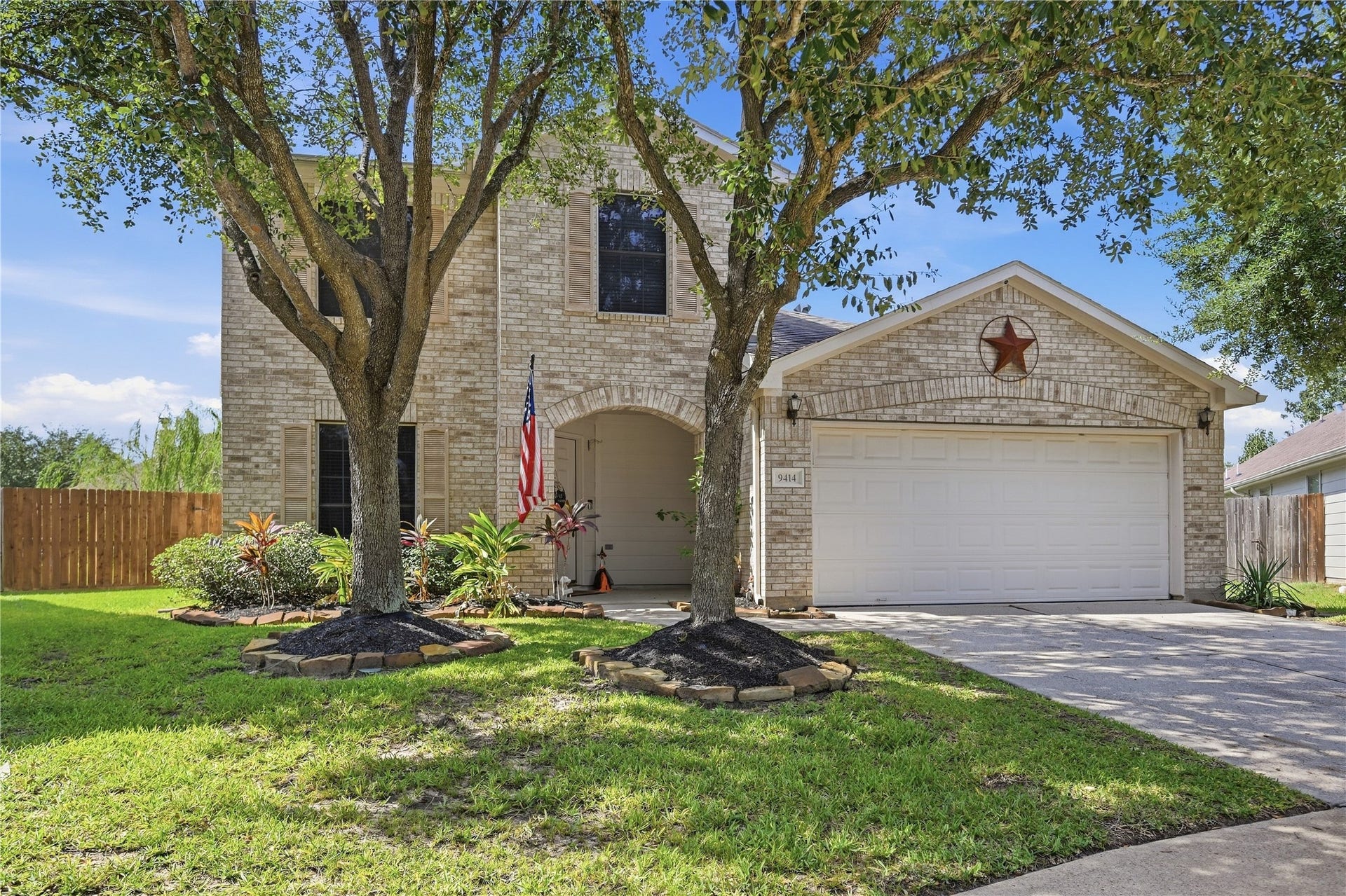 9414 Sagehampton Court, Spring, TX 77379 Spacious side yard.