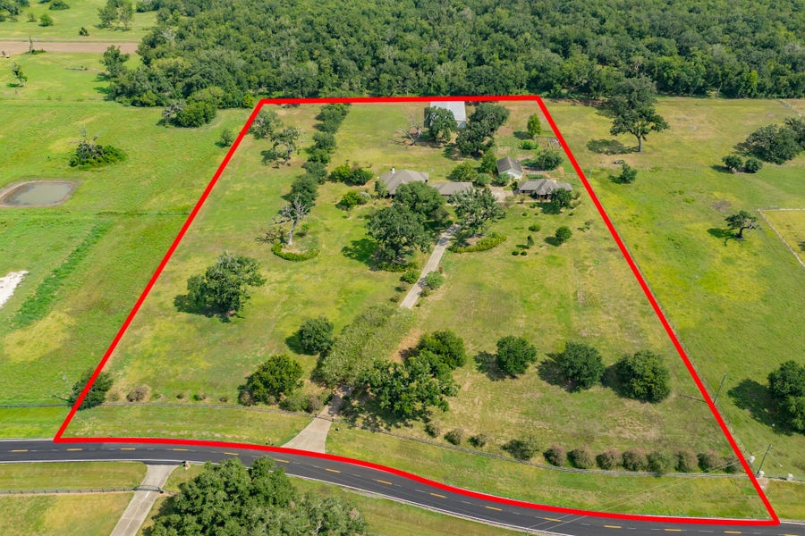 Property photo for 2418 Majestic Oaks Court, Rosharon, TX