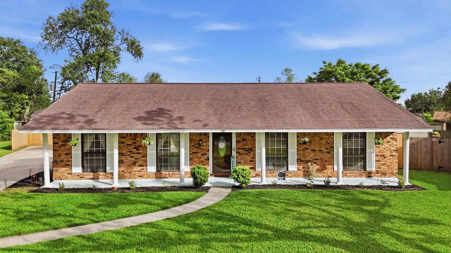 Property photo for 59 S Shamrock Court, Lake Jackson, TX