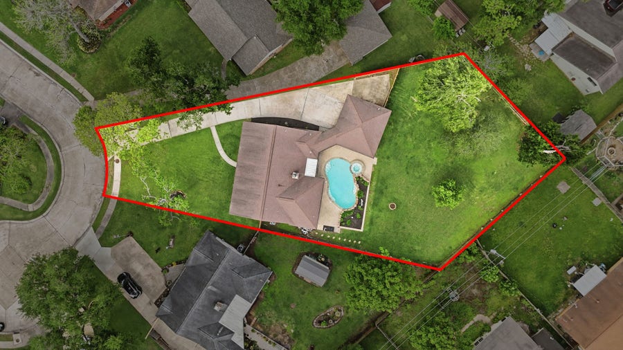 Property photo for 59 S Shamrock Court, Lake Jackson, TX