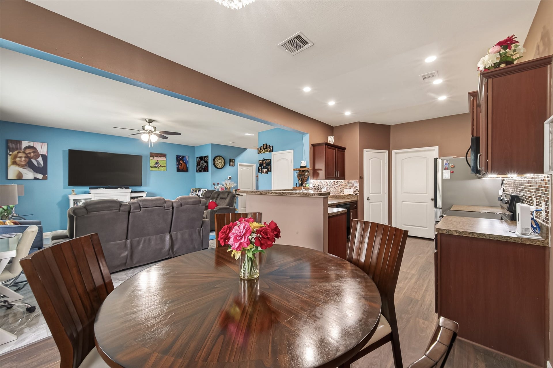 2085 Saras Way, Brookshire, TX 77423 2085 Saras Way, Brookshire, TX 77423