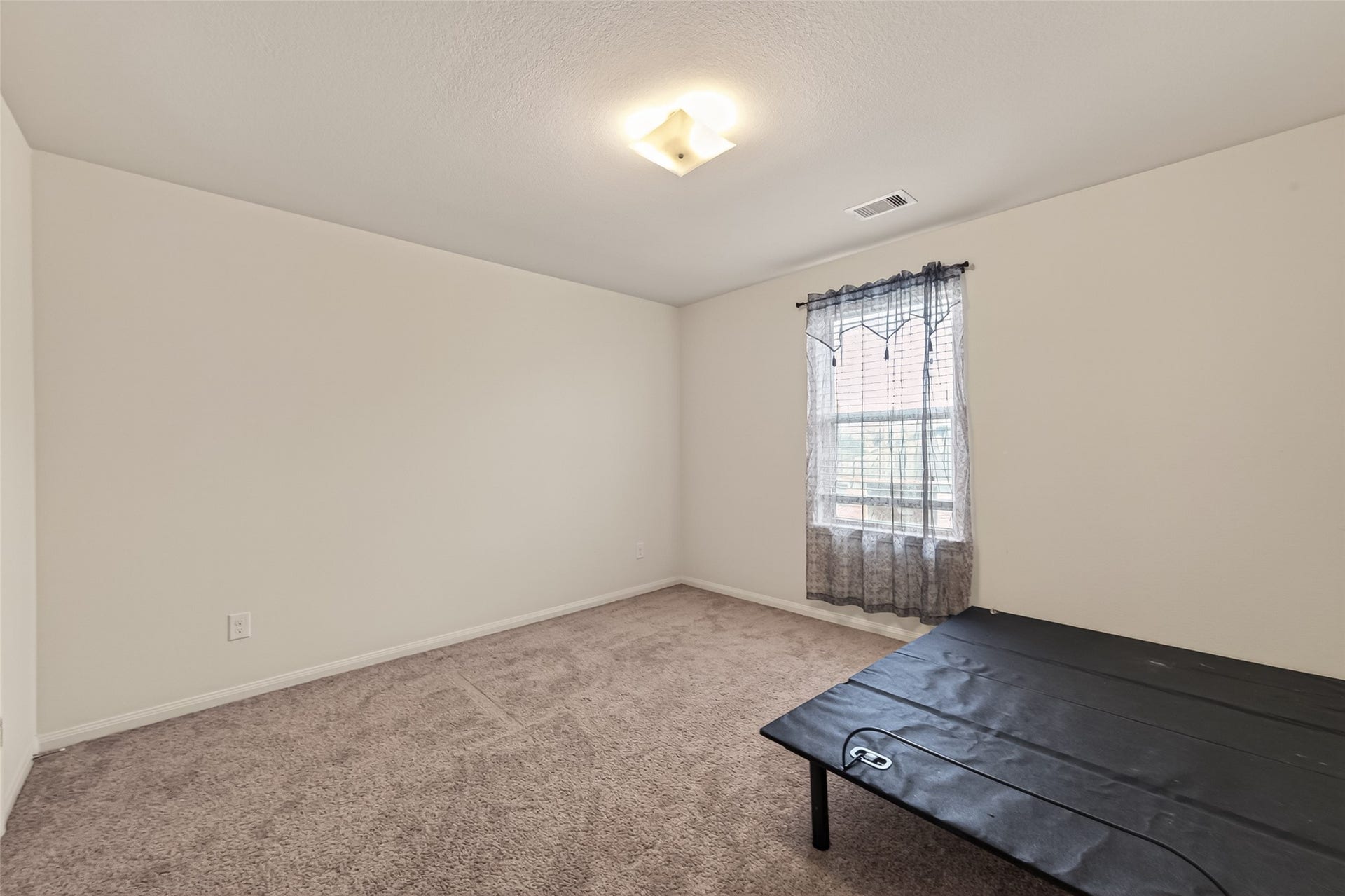 2085 Saras Way, Brookshire, TX 77423 Upstairs second bedroom