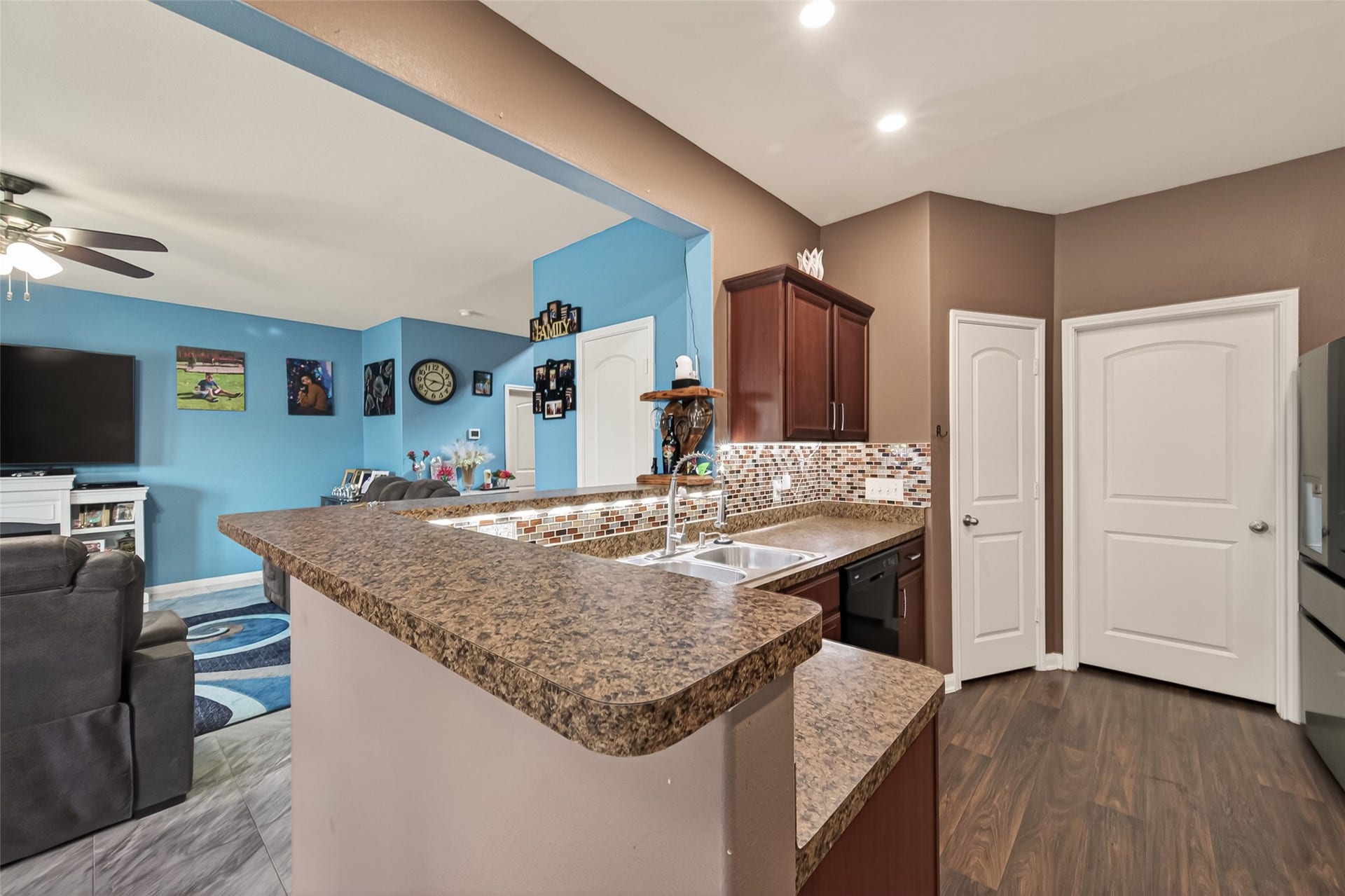 2085 Saras Way, Brookshire, TX 77423 2085 Saras Way, Brookshire, TX 77423