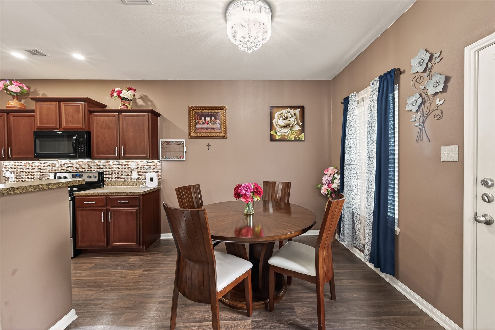 2085 Saras Way, Brookshire, TX 77423 2085 Saras Way, Brookshire, TX 77423