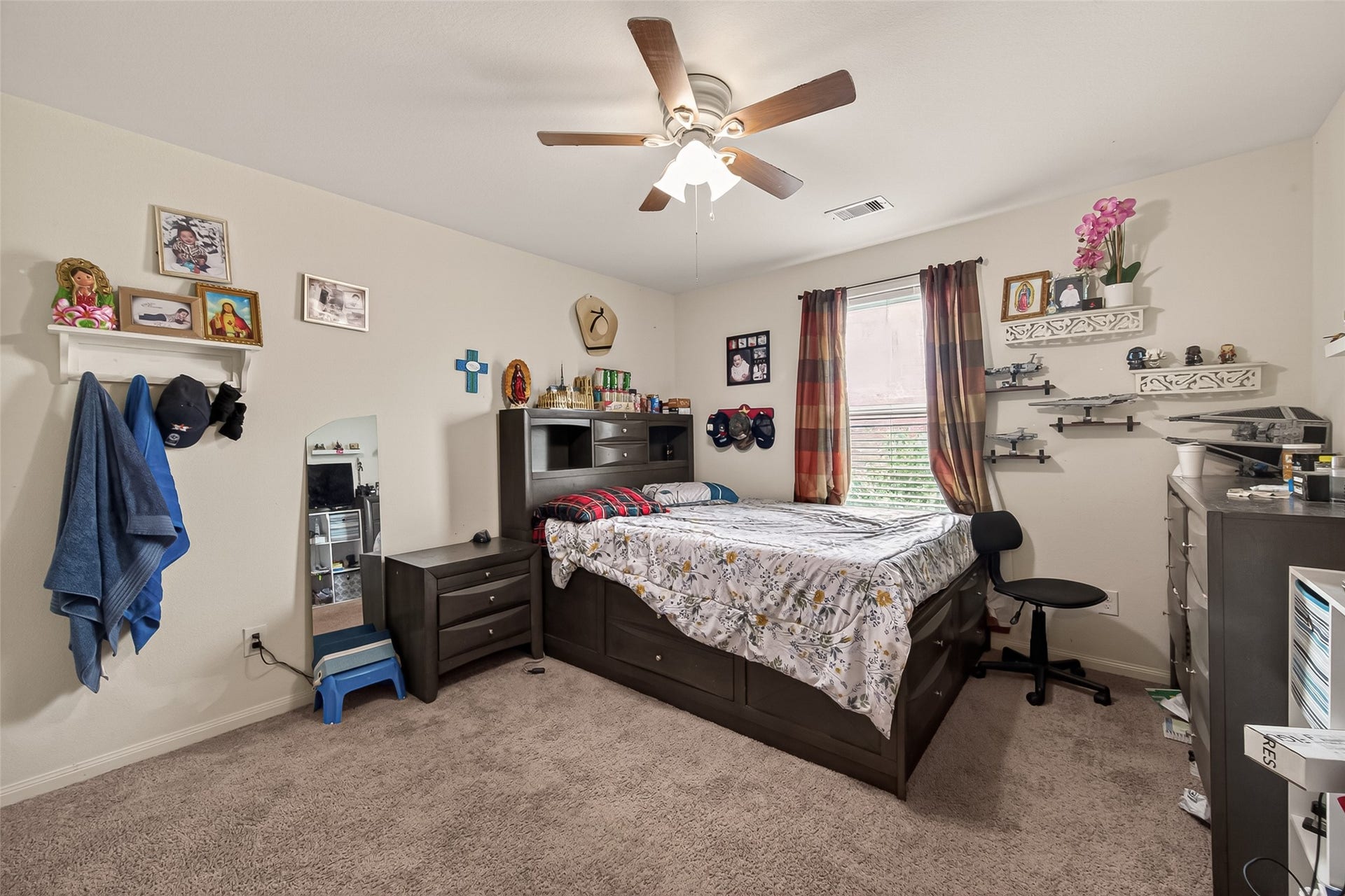 2085 Saras Way, Brookshire, TX 77423 Upstairs third Bedroom