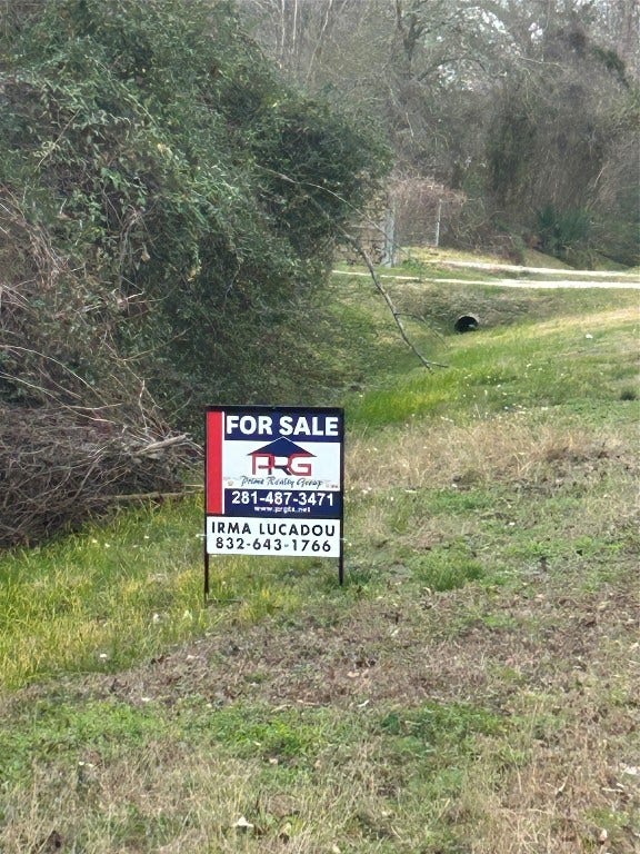 Property photo for 0 Pin Oak Drive, Highlands, TX