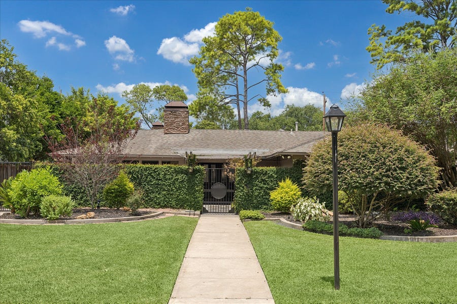 Property photo for 10034 Meadow Lake Lane, Houston, TX
