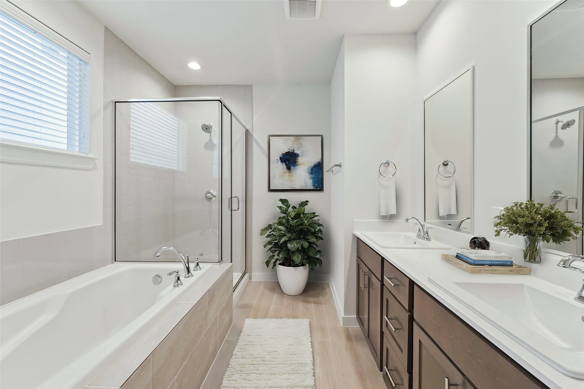 1013 Erin Street, #S, Houston, TX 77009 Primary Bathroom: Separate Tub and Shower