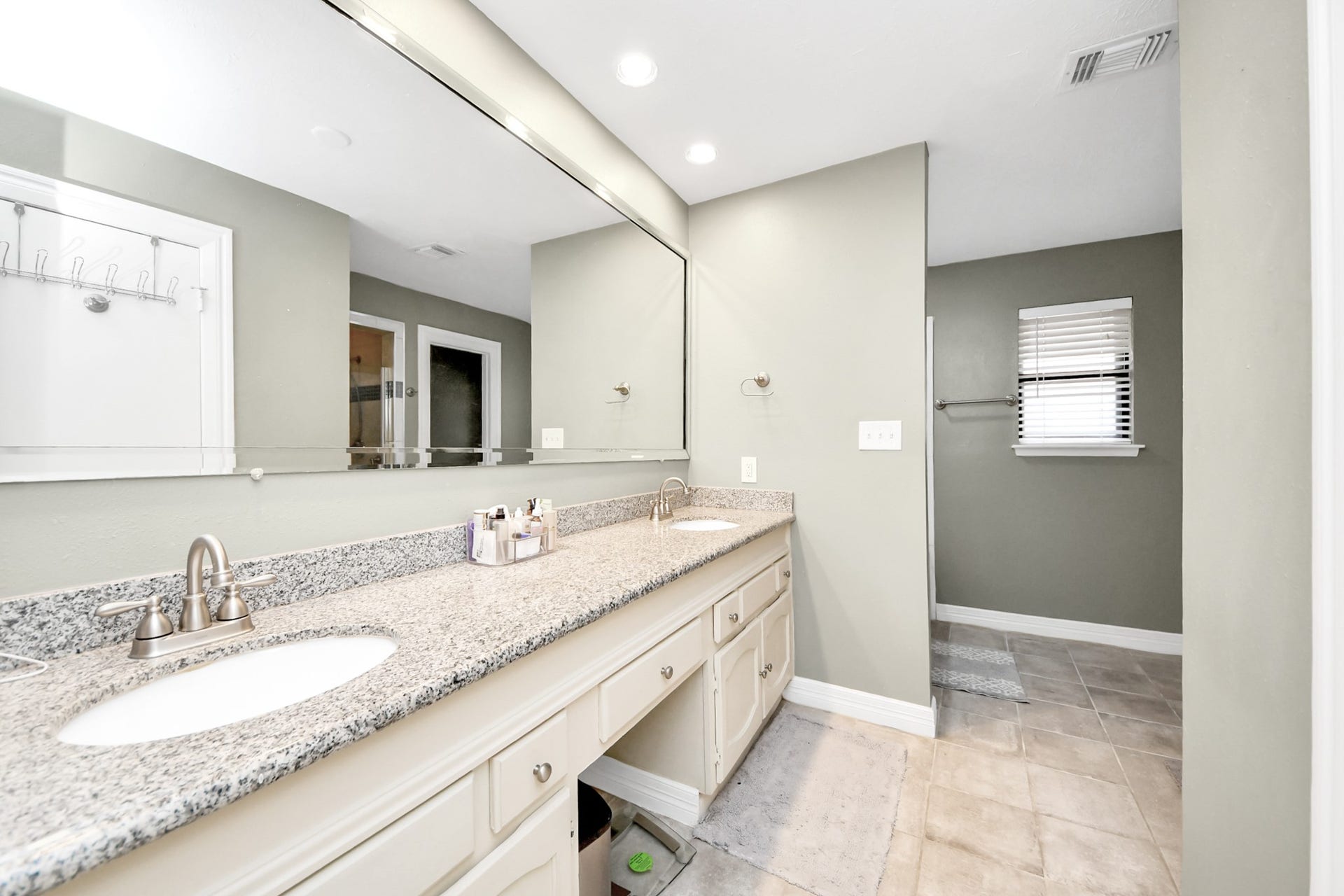 1710 Mayweather Lane, Richmond, TX 77406 The primary bath features an expansive dual-sink vanity with abundant counter space and storage.