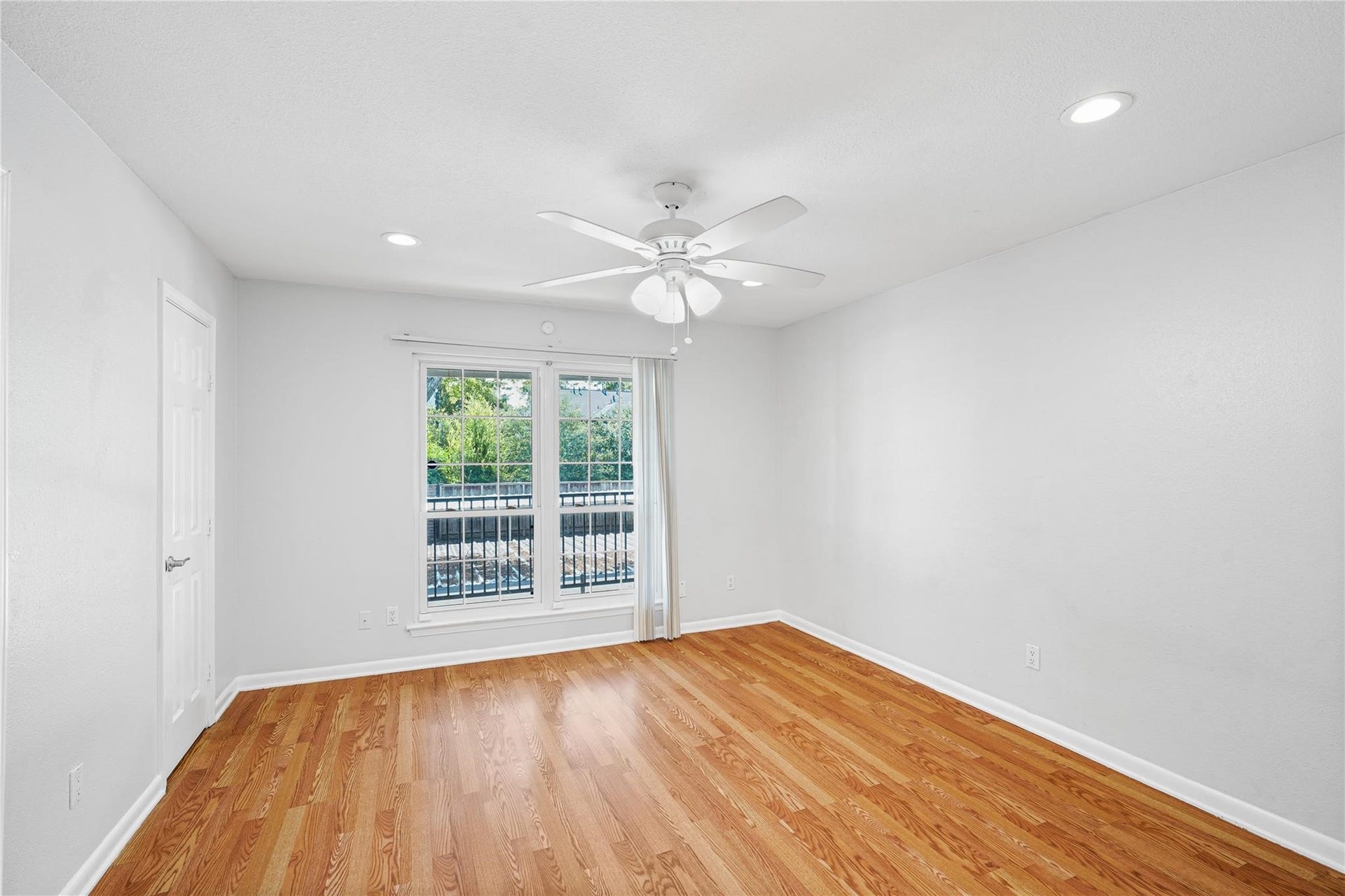 12633 Memorial Drive, #118, Houston, TX 77024 View of the primary bedroom.