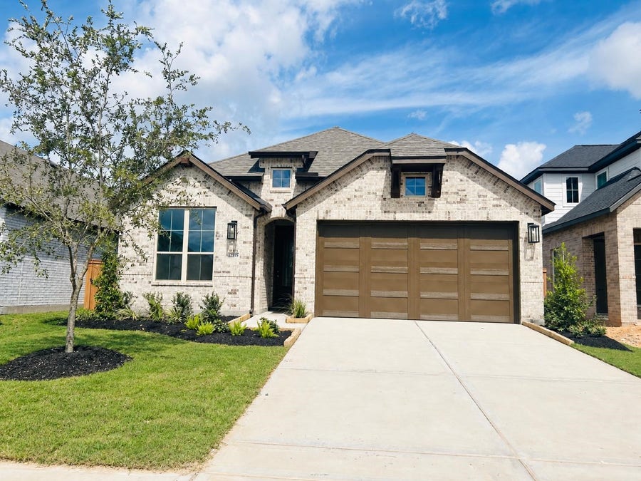 Property photo for 17915 Oakwood Stream Drive, Webster, TX