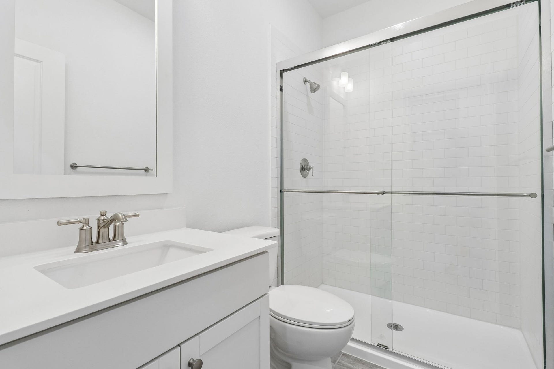 11822 Old Fashion Circle, Mont Belvieu, TX 77535 Secondary Bathroom 1