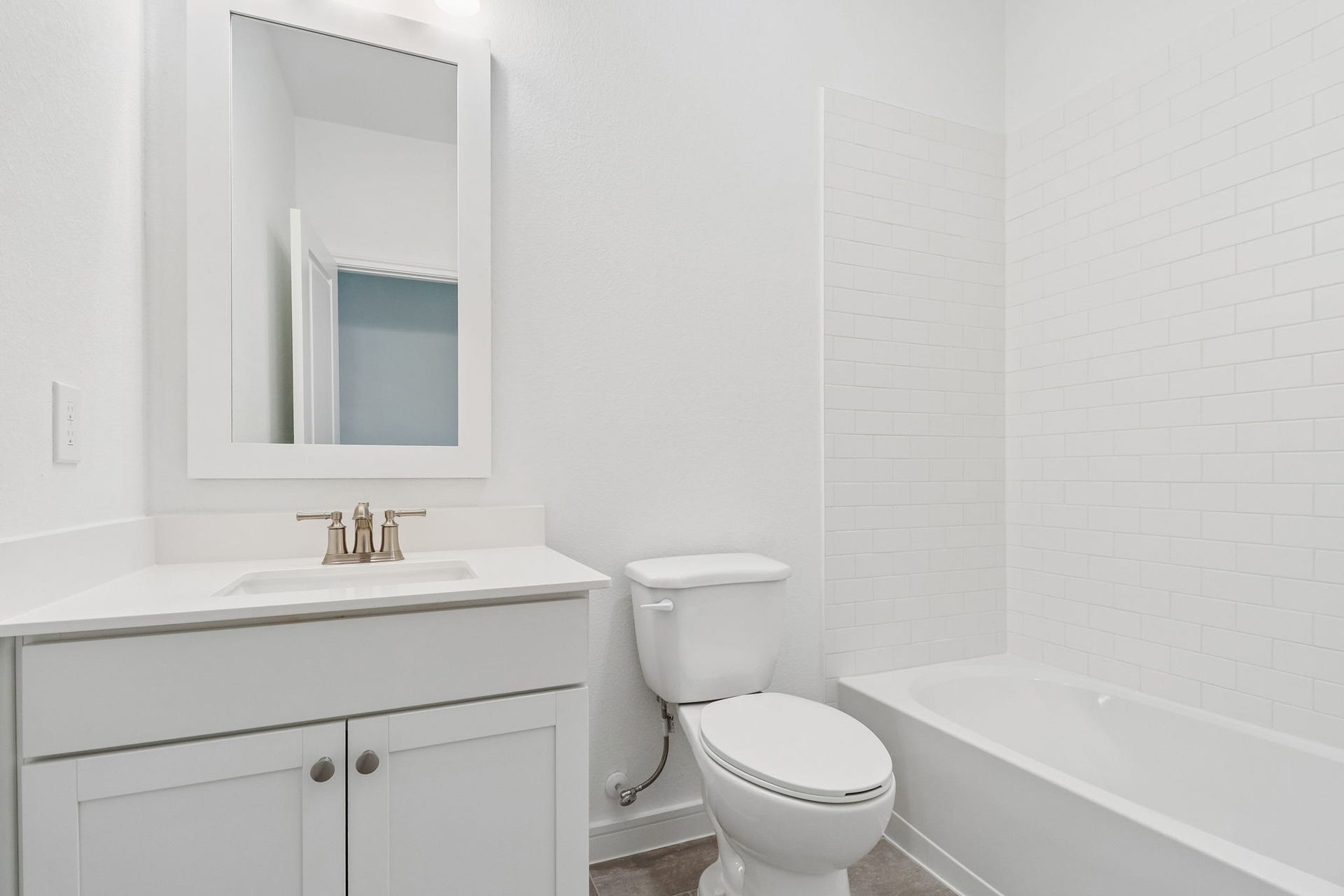 11822 Old Fashion Circle, Mont Belvieu, TX 77535 Secondary Bathroom 2
