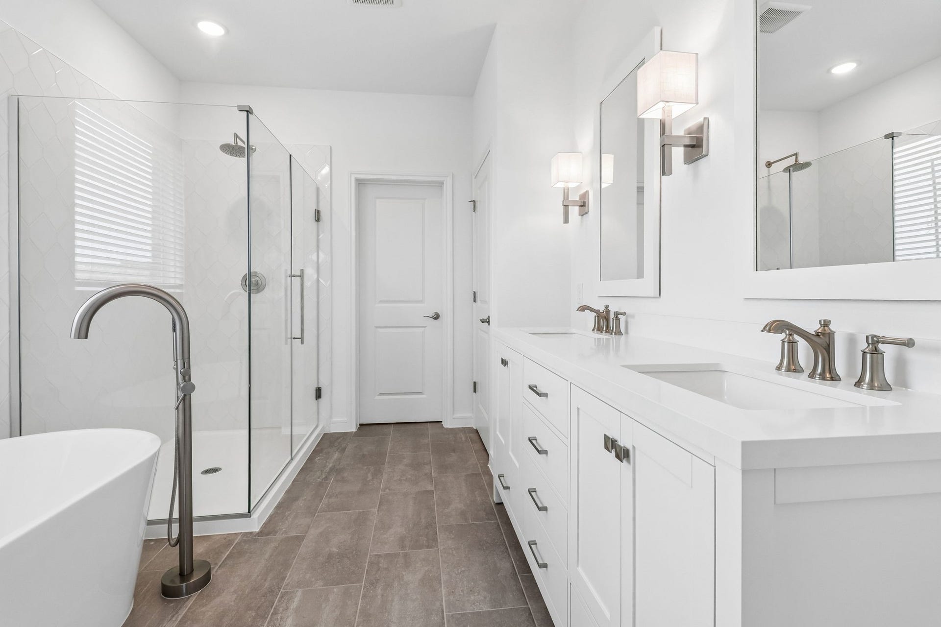 11822 Old Fashion Circle, Mont Belvieu, TX 77535 Primary Bathroom