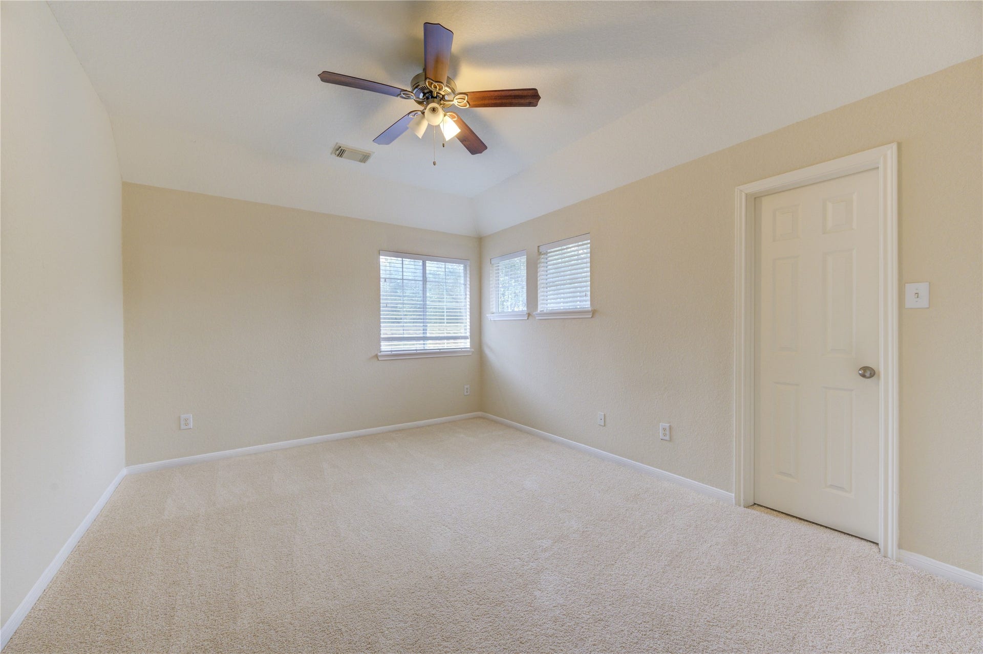 7811 Ravens Point Drive, Richmond, TX 77406 Bedroom 3, reflecting a and a cozy atmosphere for family or visitors.