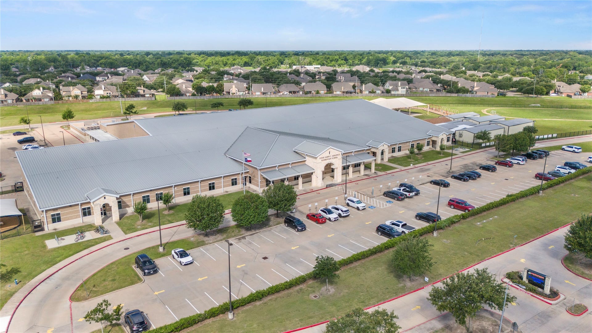 7811 Ravens Point Drive, Richmond, TX 77406 Elementary school within walking distance of the home.