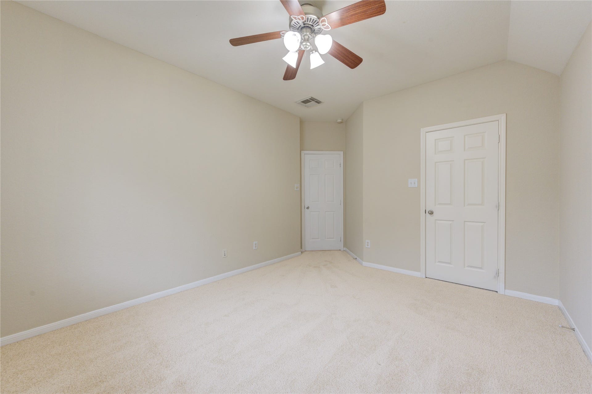 7811 Ravens Point Drive, Richmond, TX 77406 Versatile fourth bedroom layout ideal for guests or a home office.