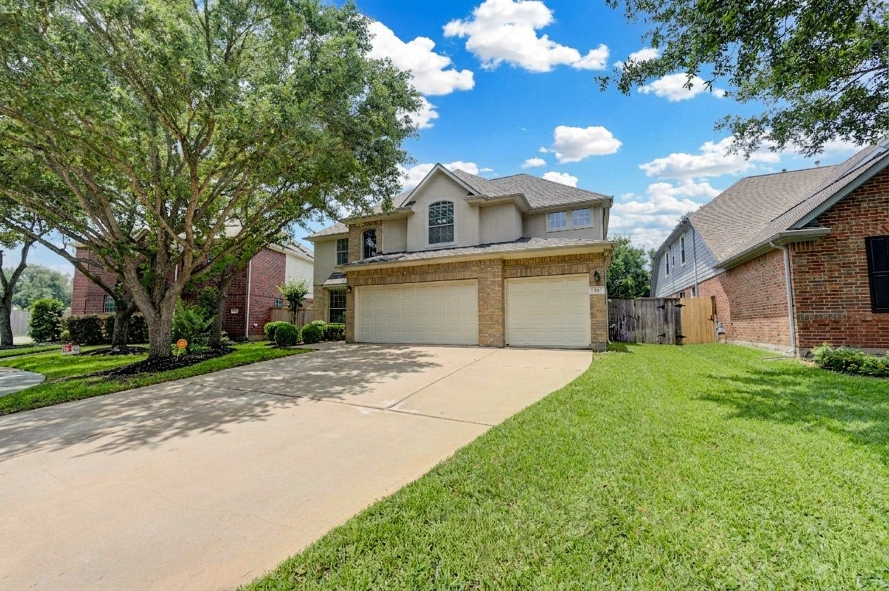 7811 Ravens Point Drive, Richmond, TX 77406 Well-maintained home with inviting curb appeal and a new 30-year asphalt shingle roof installed in 2024. Truly feels like home!