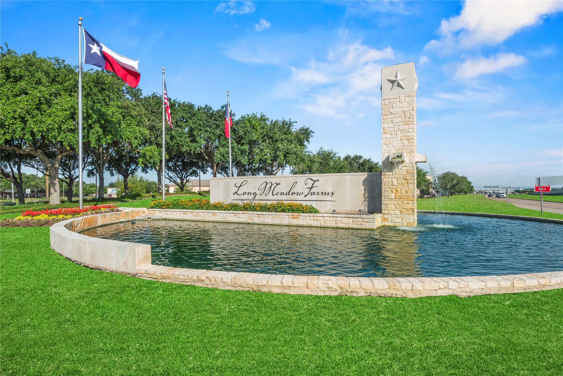 7811 Ravens Point Drive, Richmond, TX 77406 Long Meadow Farms offers the perfect blend of peaceful suburban living with easy access to Sugar Land and Houston.