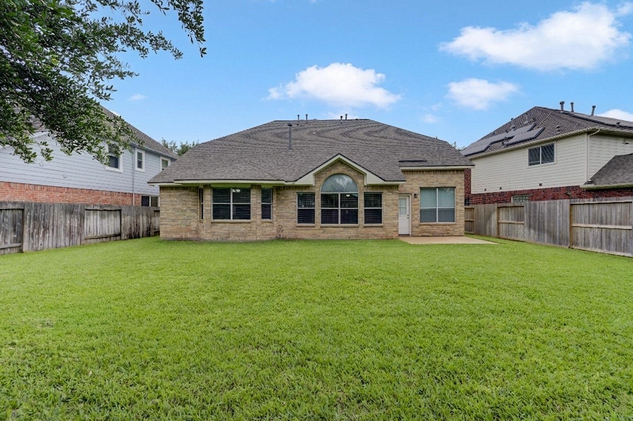 7811 Ravens Point Drive, Richmond, TX 77406 Expansive backyard with plenty of green space, ideal for outdoor entertaining, play, or future pool plans
