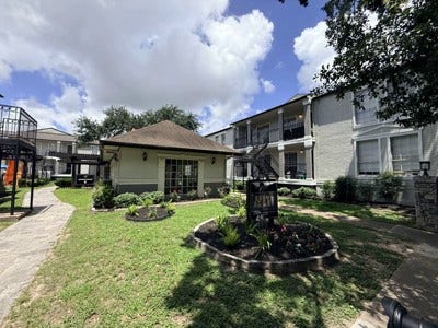 1901 Lakeside Drive, #804, Seabrook, TX 77586 $399.00 move in Special for 1x1 & $599.00 Move in Special for 2x1 & 2x2 for Qualified Applicants Only.